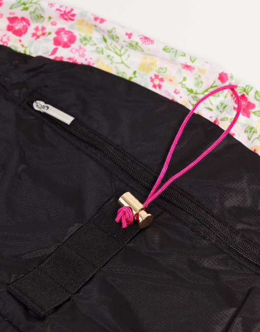 The Flat Lay Co. Drawstring Bag in Pink Ditsy Print