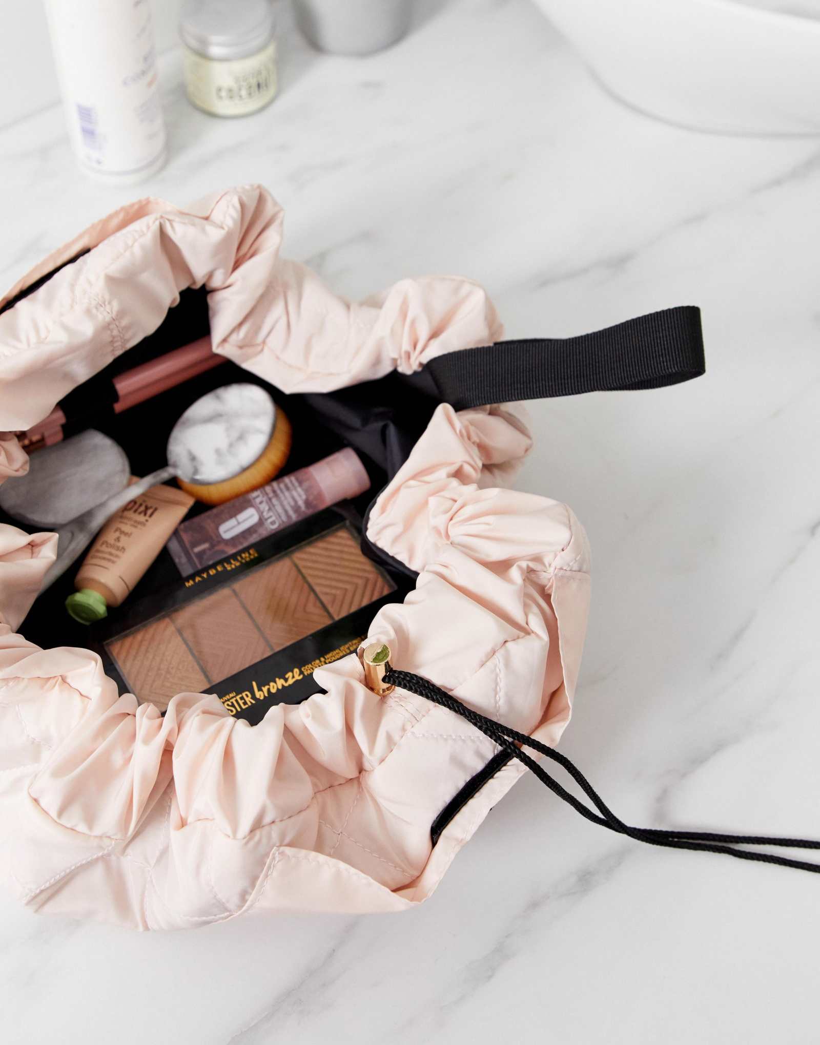 Косметичка на шнурке The Flat Lay Co. - Розовые румяна