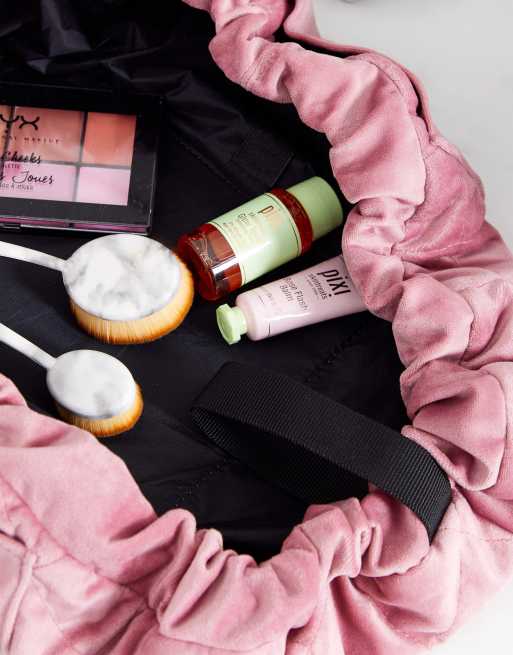 Spa composition with bath accessories in a pink string bag, flat lay. Stock  Photo by puhimec