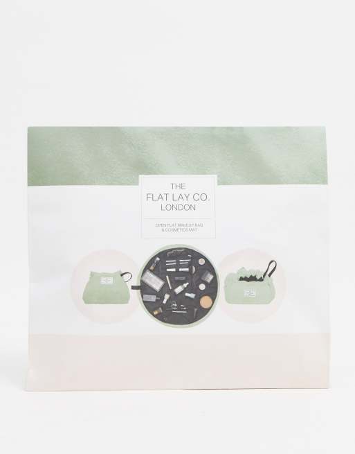 The Flat Lay Co. - Makeup-taske med løbesnor - Salviegrøn velour, 2 af 4