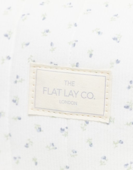 The Flat Lay Co. – Marshmallow – Basic-Kosmetiktasche aus kuscheliger Baumwolle mit Blümchenmuster, 2 von 3