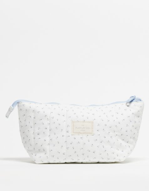 The Flat Lay Co. – Marshmallow Essential – Småblommig sminkväska i mjuk bomull - view 1
