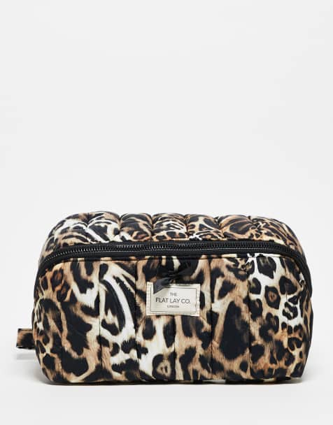 The Flat Lay Co. – Marshmallow – Kastenförmige Kosmetiktasche in Warped Leopard - view 1