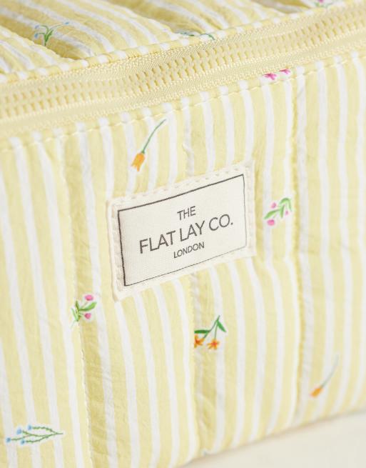 The Flat Lay Co. - Marshmallow - Neceser de maquillaje con estampado floral, 2 de 5