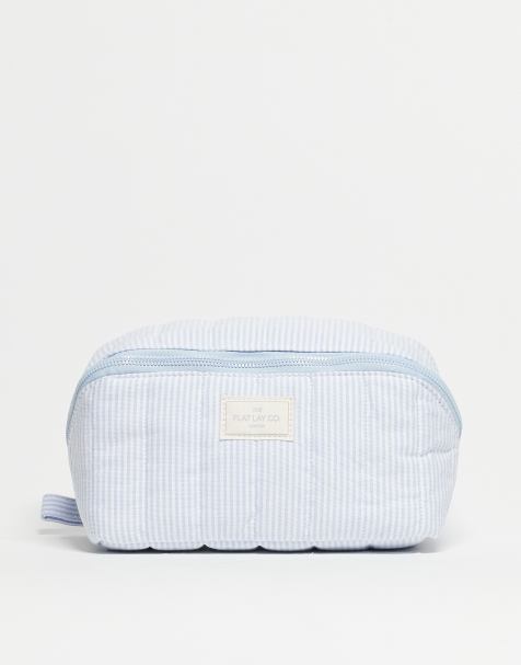 The Flat Lay Co. – Marshmallow – Płaska kosmetyczka o bawełnianym wyglądzie w niebieskie paski - view 1