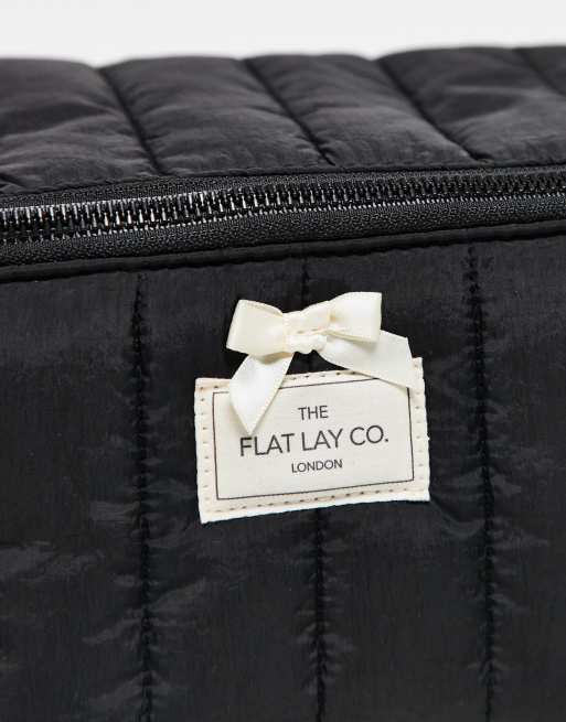 The Flat Lay Co. - Marshmallow - Toilettas in klassiek zwart, 2 van 3