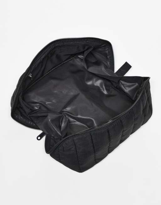 The Flat Lay Co. - Marshmallow - Toilettas in klassiek zwart, 3 van 3