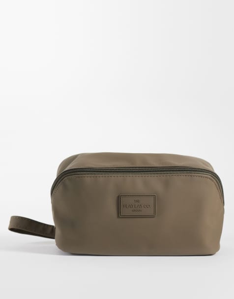 The Flat Lay Co. The Toiletry Carry - Green - view 1