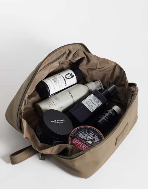 The Flat Lay Co. The Toiletry Carry - Green, 2 of 3