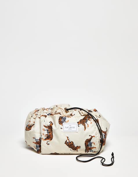 The Flat Lay Co. - Trousse de maquillage à cordon de serrage et imprimé tigres - Neutre - view 1