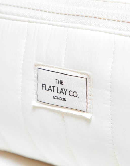 The Flat Lay Co. - Trousse de toilette s'ouvrant à plat - Vanille, 2 de 3