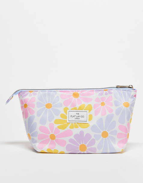 The Flat Lay Co. x ASOS - Essentials - Makeup-taske i farverigt blomstermønster - Kun hos ASOS - view 1