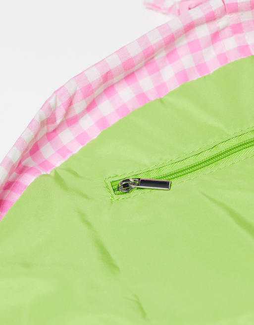 The Flat Lay Co. X ASOS EXCLUSIVE Drawstring Makeup Bag in Pink Gingham, 3 of 4