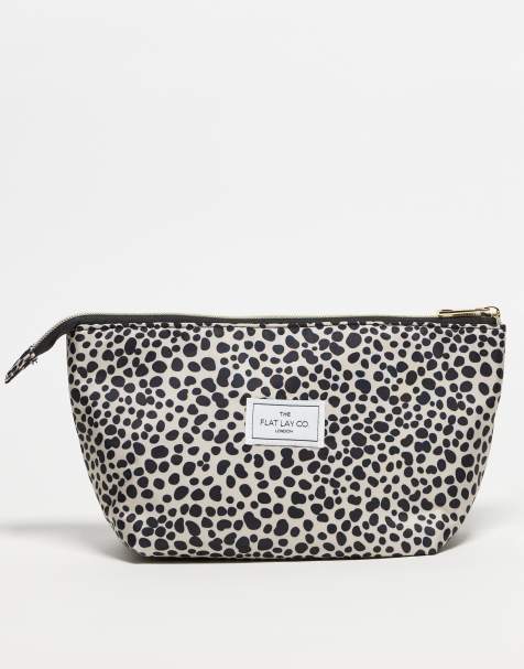 The Flat Lay Co. X ASOS Exclusive – Make-up-Tasche mit Cheetah-Punkten - view 1