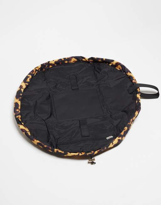 The Flat Lay Co. x ASOS Exclusive - Make-uptasje met trekkoord in tortoise, 2 van 4
