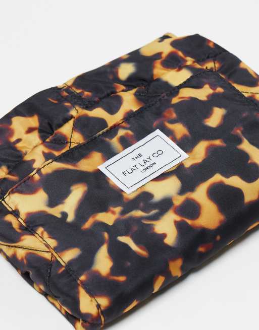 The Flat Lay Co. x ASOS Exclusive - Make-uptasje met trekkoord in tortoise, 4 van 4