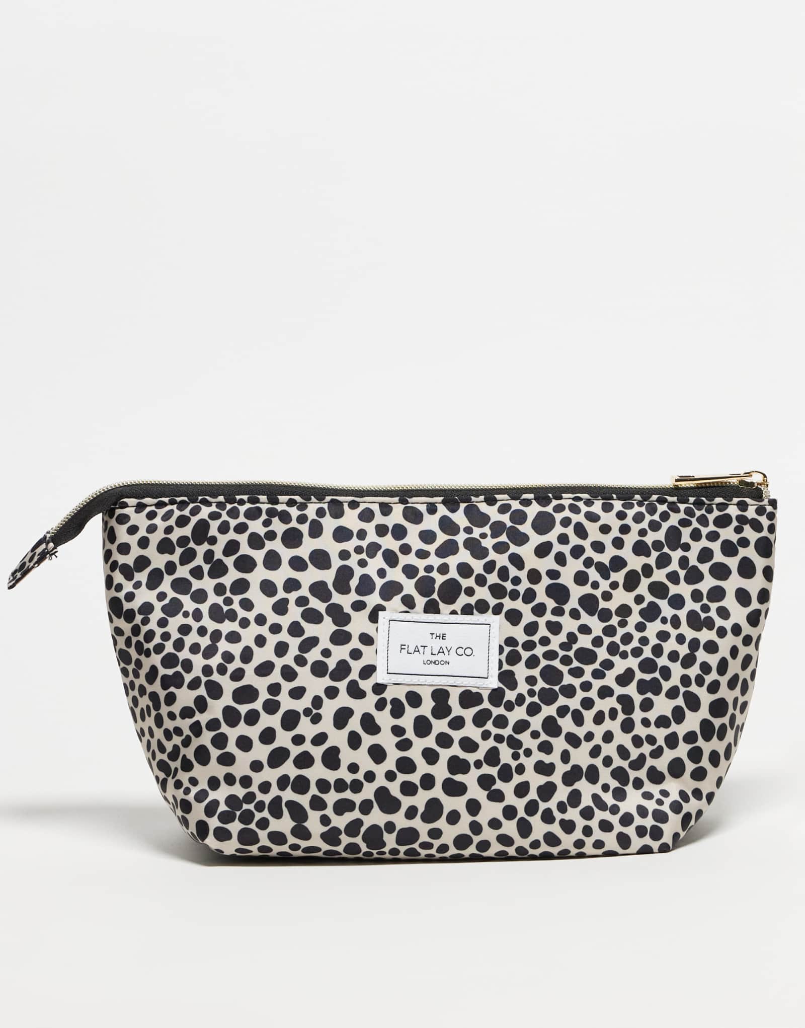 Эксклюзивная косметичка Flat Lay Co. x от ASOS в пятнах гепарда