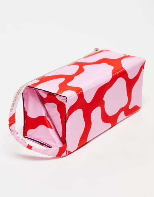 The Flat Lay Co. x ASOS EXCLUSIVE Open Flat Makeup Box Bag - Pink and Red  Giraffe