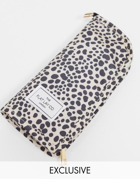 The Flat Lay Co. x ASOS Exclusive opstaand etui voor make-upkwasten met cheetah stippen - view 1