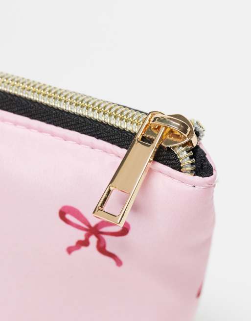 The Flat Lay Co. x ASOS – Exclusive – Rosa, rosettmönstrad sminkväska, 2 av 4