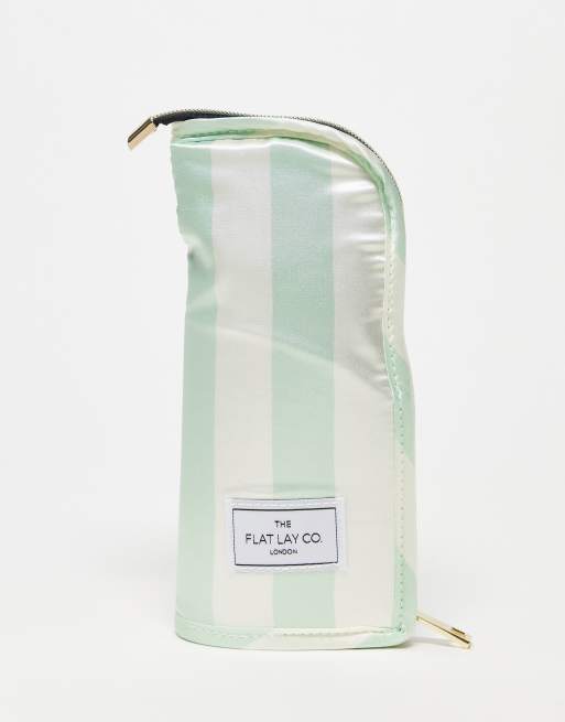 The Flat Lay Co. x ASOS – Exclusive – Salviagrönt, randigt borstfodral i satin