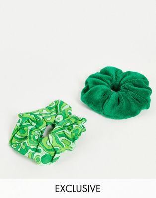 The Flat Lay Co. X ASOS Exclusive Scrunchie Set - Green Lava Lamp Print and Green Towel