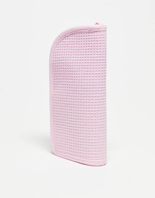 The Flat Lay Co. x ASOS – Exclusive – Stehendes Make-up-Pinsel-Etui mit rosa Waffelstruktur , 2 von 3