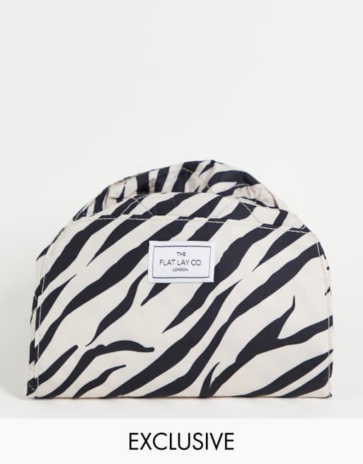 The Flat Lay Co. X ASOS - Exclusives - Make-up tas met trekkoord in zebraprint