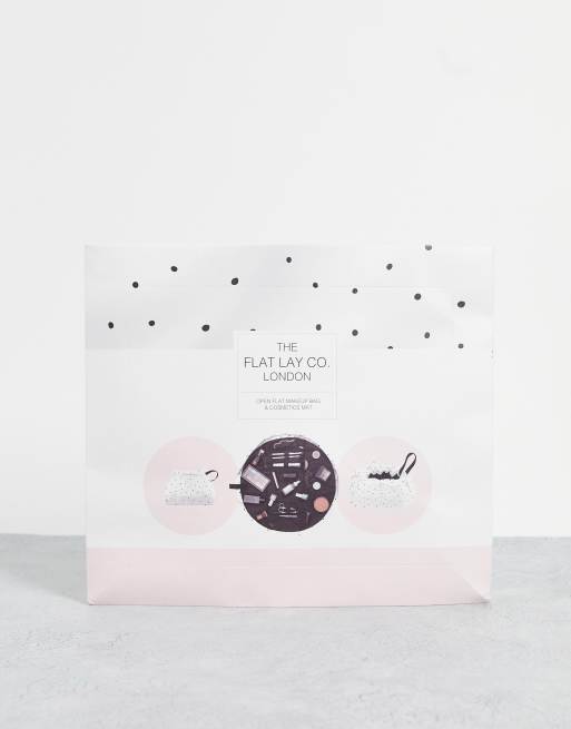 The Flat Lay Co. X ASOS – Exklusive Kosmetiktasche mit Tunnelzug in Silky Dots, 4 von 4