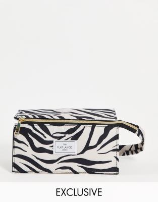 Thumbnail - The Flat Lay Co. X ASOS - Exklusive Make-up-Box mit flacher Umschlagöffnung und Zebramuster-Keine Farbe
