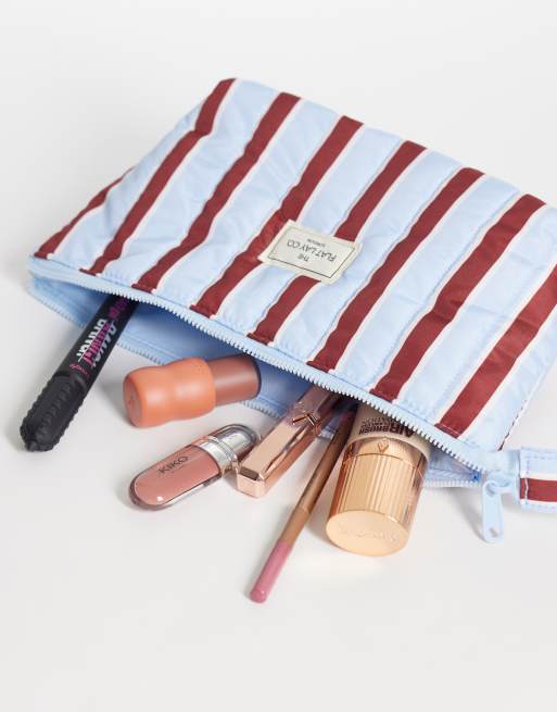 The Flat Lay Co. x ASOS – Exklusivt – Essential – Blå och vinrödrandig sminkväska, 2 av 3