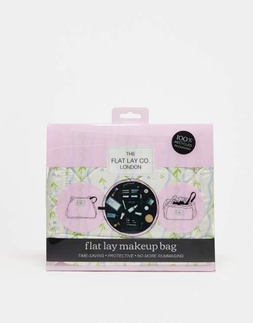 The Flat Lay Co. x ASOS – Exklusivt – Småblommig sminkväska med dragsko , 2 av 3