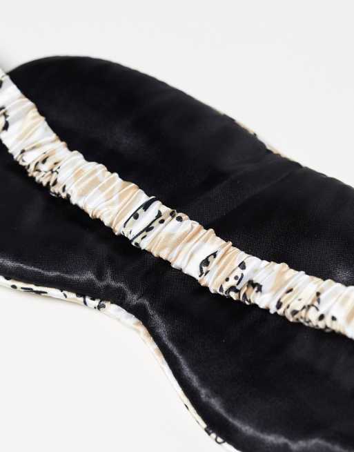 The Flat Lay Co. X ASOS - Oversized satijnen oogmasker in beige met cheetaprint, 2 van 4