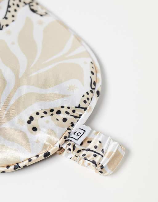 The Flat Lay Co. X ASOS - Oversized satijnen oogmasker in beige met cheetaprint, 4 van 4