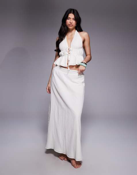 The Frolic - Co-ord set van top met gekreukte linnenlook, gestrikte voorkant en halternek en maxirok in crème - view 1