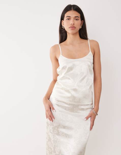 The Frolic - Cremehvid cami-top med dyb rund hals og blomstermønster i satin og jacquard - Del af sæt - Kun hos ASOS - view 1