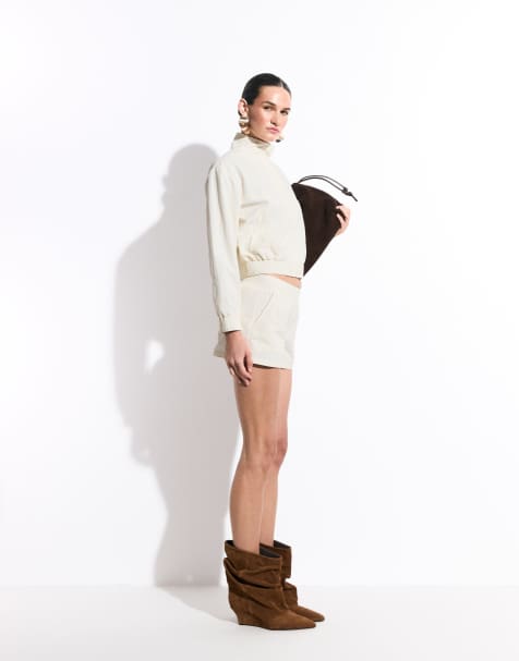 The Frolic - Cremehvidt sæt med træningsjakke med ståkrave og træningsshorts i nylon - Kun hos ASOS - view 1