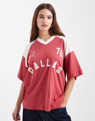 The Frolic The Frolic exclusive 'Dallas' cotton rich graphic football jersey in washed red & cream-Pink