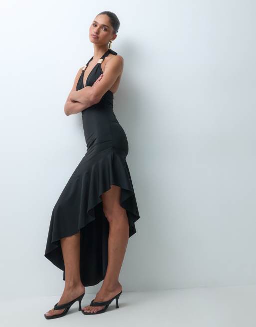 The Frolic eksklusiv cami-halterneck maxikjole med asymmetrisk kant i sort, 2 af 4