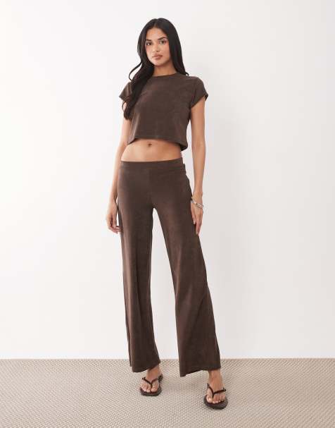 The Frolic - Ensemble en tissu éponge avec t-shirt crop top et pantalon large - Chocolat - view 1