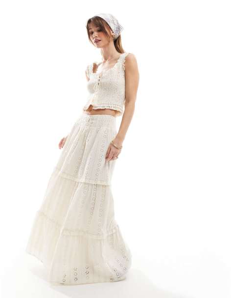 The Frolic - Exclusive - Broderie maxi rok met gesmokte taille en stroken in crème, deel van co-ord set - view 1