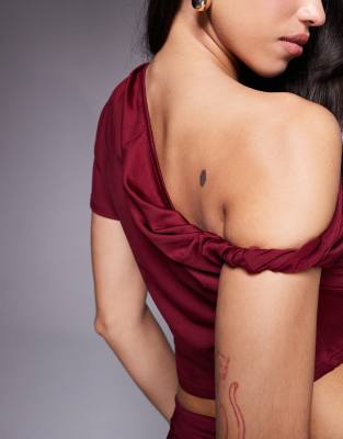 The Frolic Exclusive Double Sculpted Slinky Off-shoulder Twist Detail Asymmetric Crop Top In Red