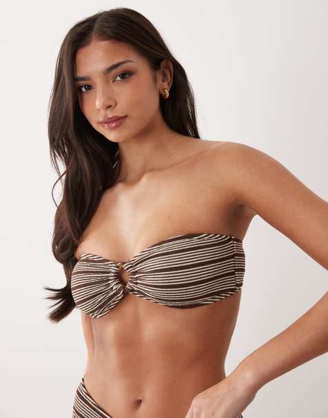 The Frolic – Exclusive – Fakturowana góra od bikini w brązowo-kremowe paski z dekoltem bandeau i ozdobnym pierścieniem z tworzywa - view 1