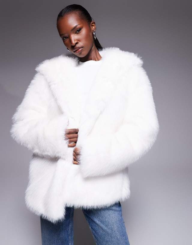 新品未使用CARLA Eco fur hood coat / white カーラ The Frolic exclusive faux fur hooded jacket in cream | ASOS