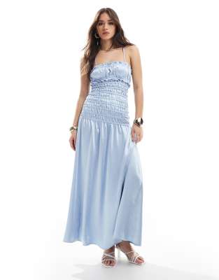 The Frolic - Exclusive - Maxikleid aus Satin in Babyblau mit tiefer Taille und Raffung
