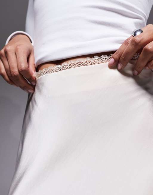 The Frolic – Exclusive –– Maxirock aus Satin in Creme mit Spitzenborte, 3 von 5