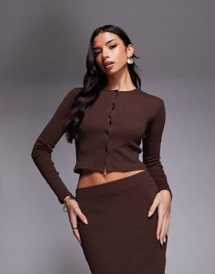 The Frolic Exclusive Ribbed Button Up Long Sleeve Top In Brown