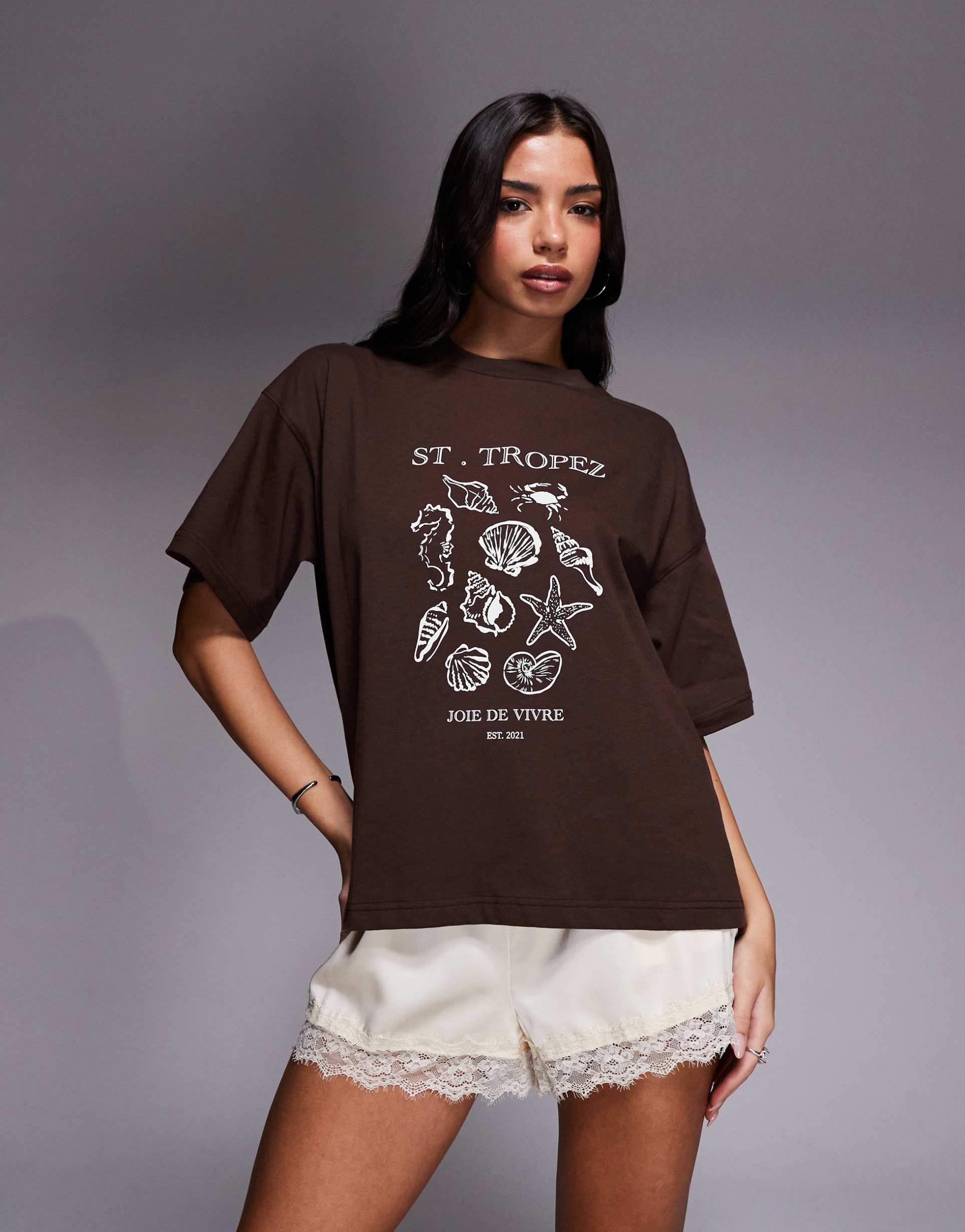 the frolic exclusive 'st. tropez' shell front graphic oversized t-shirt in chocolate