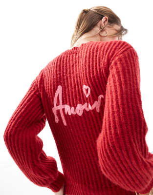 The Frolic - Exclusive - Strickjacke in Rot mit voluminösen Ärmeln, „Amour"-Stickerei und Herzknöpfen