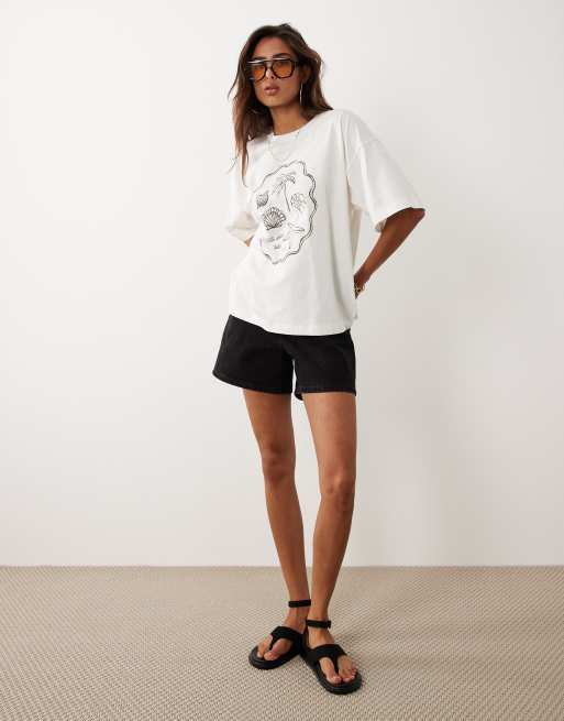 The Frolic exclusive summer beach graphic front oversized T-shirt in cream, 2 of 4